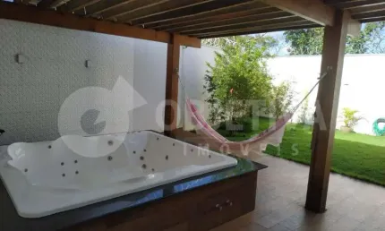 Belíssima casa no Bairro Jardim Inconfidência em Uberlândia