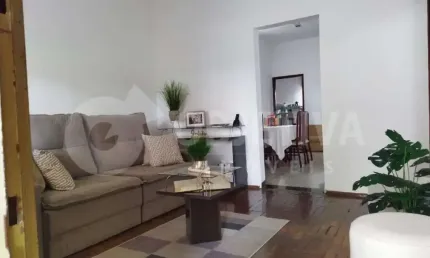 Casa com 3 quartos à venda no Martins, Uberlândia 