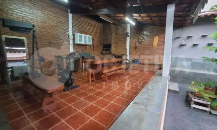 Casa com 3 quartos à venda no Jaraguá, Uberlândia 