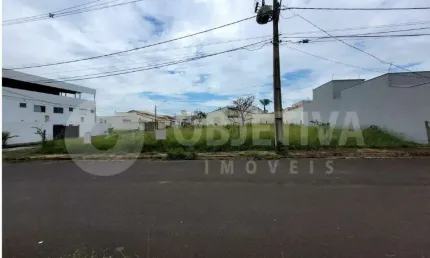 Excelente lote no Bairro Bosque dos Buritis em Uberlândia