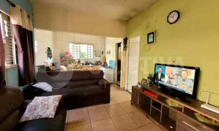 Casa com 3 quartos à venda no Tibery, Uberlândia 