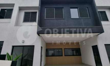 Elegante casa estilo sobrado no Bairro Jardim Karaiba zona Sul de Uberlândia