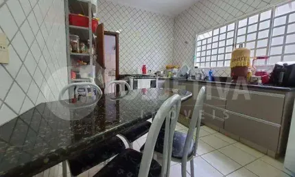 Belíssima casa no Bairro Santa Monica em Uberlândia