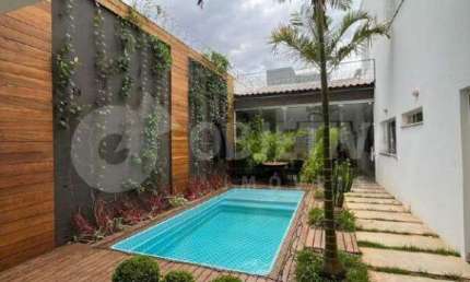 Belíssima casa estilo sobrado no Bairro Portal do Vale em Uberlândia