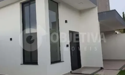 Excelente Sobrado geminado no Bairro Morada Colina em Uberlândia