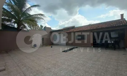 Ótima casa na melhor localização do bairro Santa Mônica