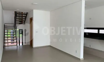 Excelente casa estilo sobrado condomínio geminado no Bairro Jardim Karaiba