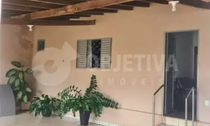 Excelente oportunidade imóvel com 3 casas no terreno