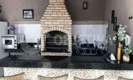 Excelente casa no Bairro Nova Uberlândia disponível para compra