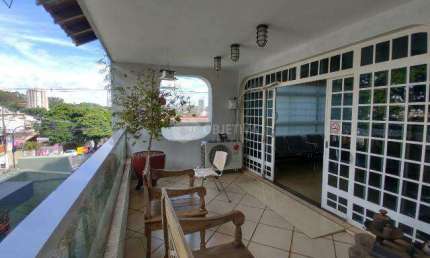 Excelente casa comercial disponível para compra em Uberlândia