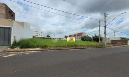 Excelente área de esquina no Bairro New Golden Ville