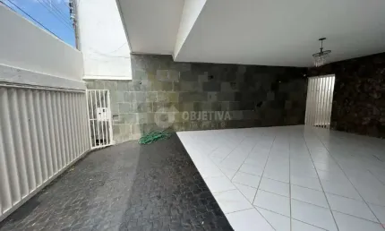 Casa com 3 quartos à venda no Tabajaras, Uberlândia 