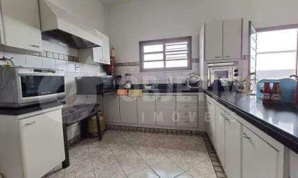 Casa com 5 quartos à venda no Lidice, Uberlândia 