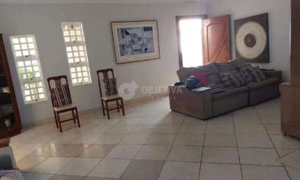 Ótima casa no bairro Lidice em Uberlândia disponível para venda