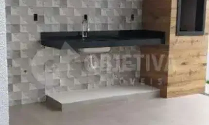 Excelente casa estilo sobrado no bairro Laranjeiras