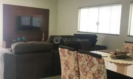 Casa à venda, 4 quartos, 1 suíte, 2 vagas, JARDIM INCONFIDENCIA - UBERLANDIA/MG