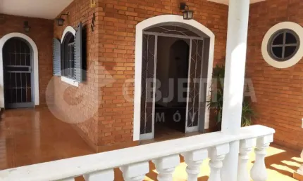 Residência Charmosa a venda no bairro Tabajaras em Uberlândia : Oportunidade Única