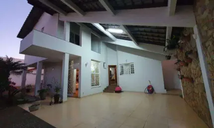 Casa à venda, 4 quartos, 1 suíte, 4 vagas, SANTA MONICA - UBERLANDIA/MG