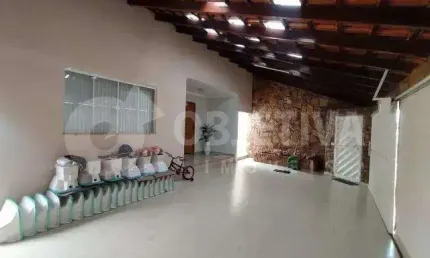 Casa com 5 quartos à venda no Santa Mônica, Uberlândia 