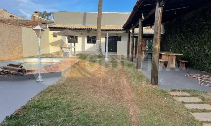 Excelente casa recém reformada no Bairro Alto Umuarama em Uberlândia