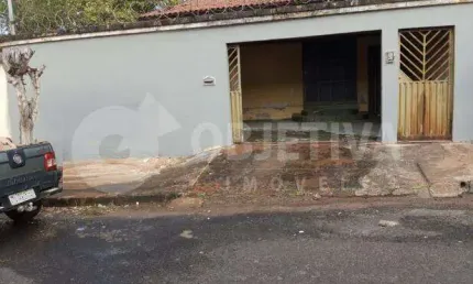 Ótima casa a venda no bairro Santa Rosa em Uberlândia MG.