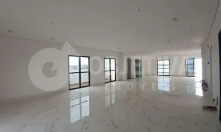 Excelente sala em cobertura em prédio comercial na Avenida Rondon Pacheco em Uberlândia
