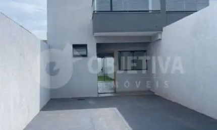 Excelente casa estilo sobrado a venda no bairro Jardim Europa em Uberlândia