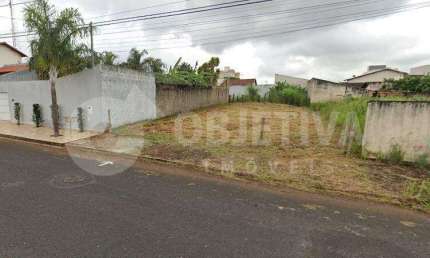Excelente lote comercial no Bairro Alto Umuarama em Uberlândia