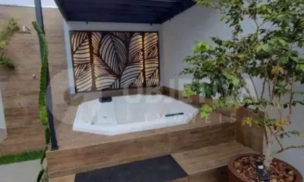 Belíssima casa disponível para venda no bairro Cidade Jardim em Uberlândia