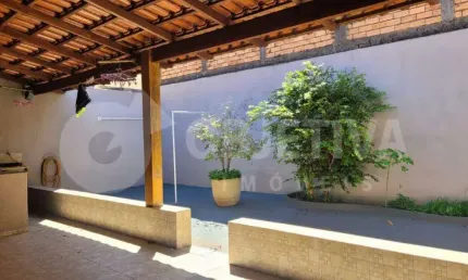 Ótima casa disponível para venda no bairro Santa Rosa em Uberlândia