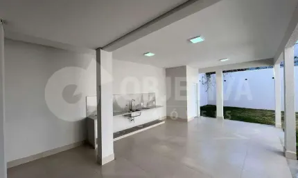 Encantadora Casa Nova de Estilo Sobrado com 3 Suítes, Sala de Cinema e Área Gourmet Coberta - Bairro Vigilato Pereira Em Uberlândia