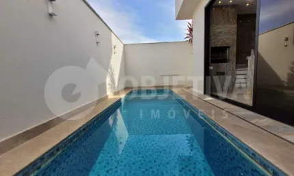 Linda Casa Térrea no Condomínio Splendido com 4 Quartos sendo 3 Suítes na Zona Sul de Uberlândia