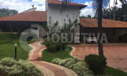 Belíssima casa de alto padrão no maravilhoso condomínio fechado Morada do Sol