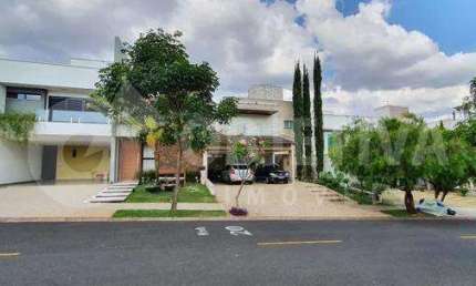 Excelente casa estilo sobrado no Condomínio Carmel em Uberlândia