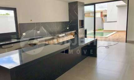 Casa em condomínio fechado com 3 quartos à venda em Laranjeiras, Uberlândia 