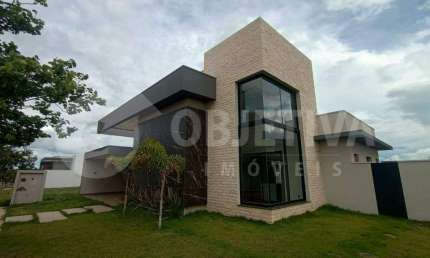 Casa Térrea de Luxo A Venda com Integração Excepcional - Condomínio Arts Em Uberlândia