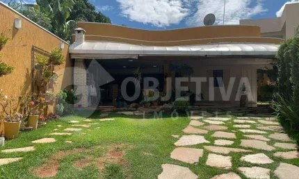 Excelente casa a venda no Bairro Jardim Patrícia em Uberlândia