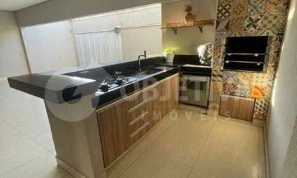 Excelente casa à venda no bairro alto Umuarama em Uberlândia