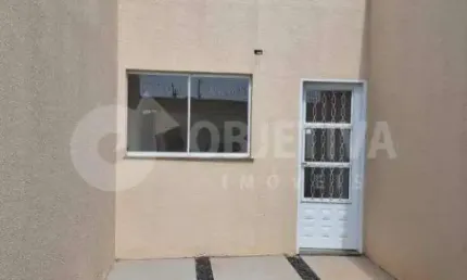 Ótima casa geminada de esquina no bairro shopping park em uberlândia