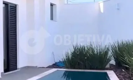 Moderna casa à venda no Bairro Grand Ville em Uberlândia