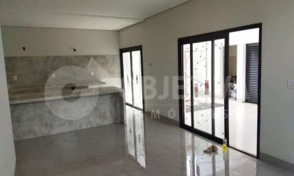 Excelente casa estilo sobrado no Quinta Alto Umuarama em Uberlândia