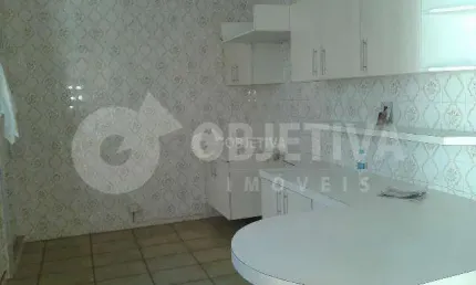 Ótima casa a venda no bairro Tabajaras em Uberlândia