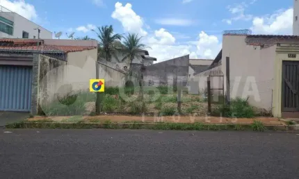 Excelente lote à venda no Bairro Santa Monica em Uberlândia