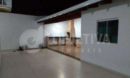 Excelente casa a venda no Bairro Jardim Holanda em Uberlândia
