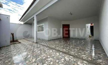 Excelente casa a venda localizada no Bairro Gravatas em Uberlândia