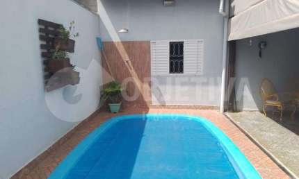 Casa disponível para venda no bairro Jardim Patrícia em Uberlândia