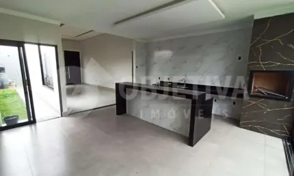 Belíssima casa à venda no Bairro Praça Alto Umuarama em Uberlândia