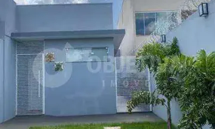 Encantadora casa à venda na zona sul da cidade, no bairro Shopping Park em Uberlândia