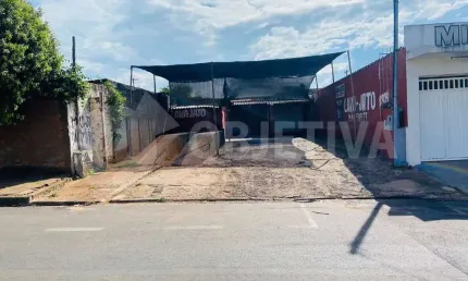 Ótimo terreno comercial disponível para venda em avenida comercial do bairro Tocantins em Uberlândia