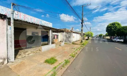 Ótimo terreno comercial disponível para venda em avenida comercial do bairro Tocantins em Uberlândia